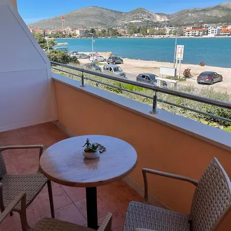 Apartments Kapetanovi Dvori Trogir Exterior photo