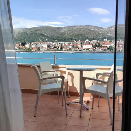 Apartments Kapetanovi Dvori Trogir Exterior photo